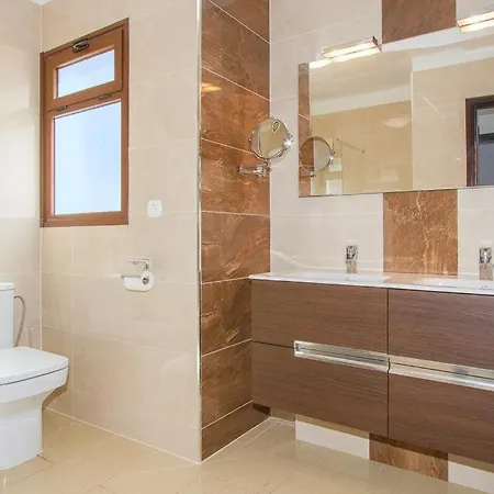 Villa Puerto Del Carmen Sleeps 6 Pool Wifi *
