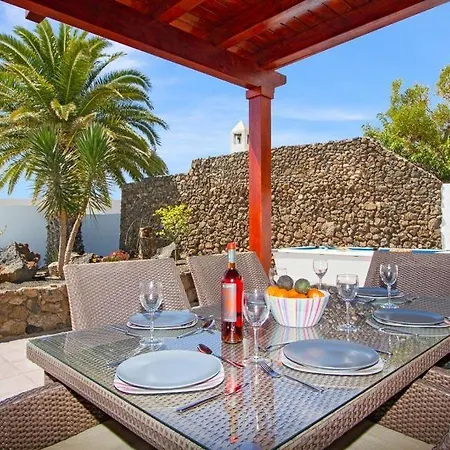 Puerto Del Carmen Sleeps 6 Pool Wifi Villa